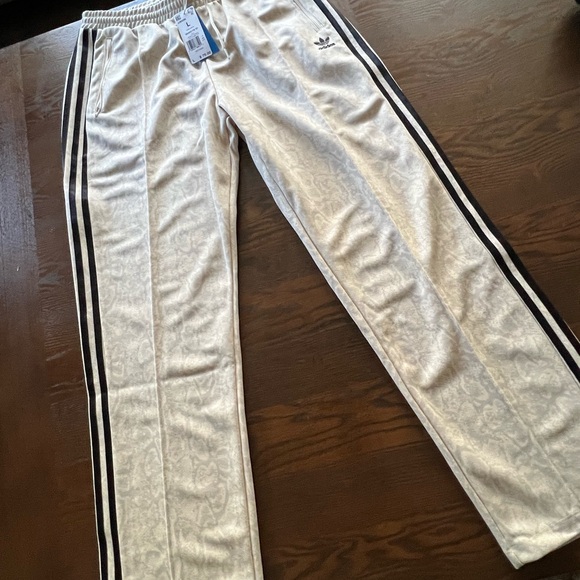 adidas White and Black Women's Jacket - Picture 3 of 6